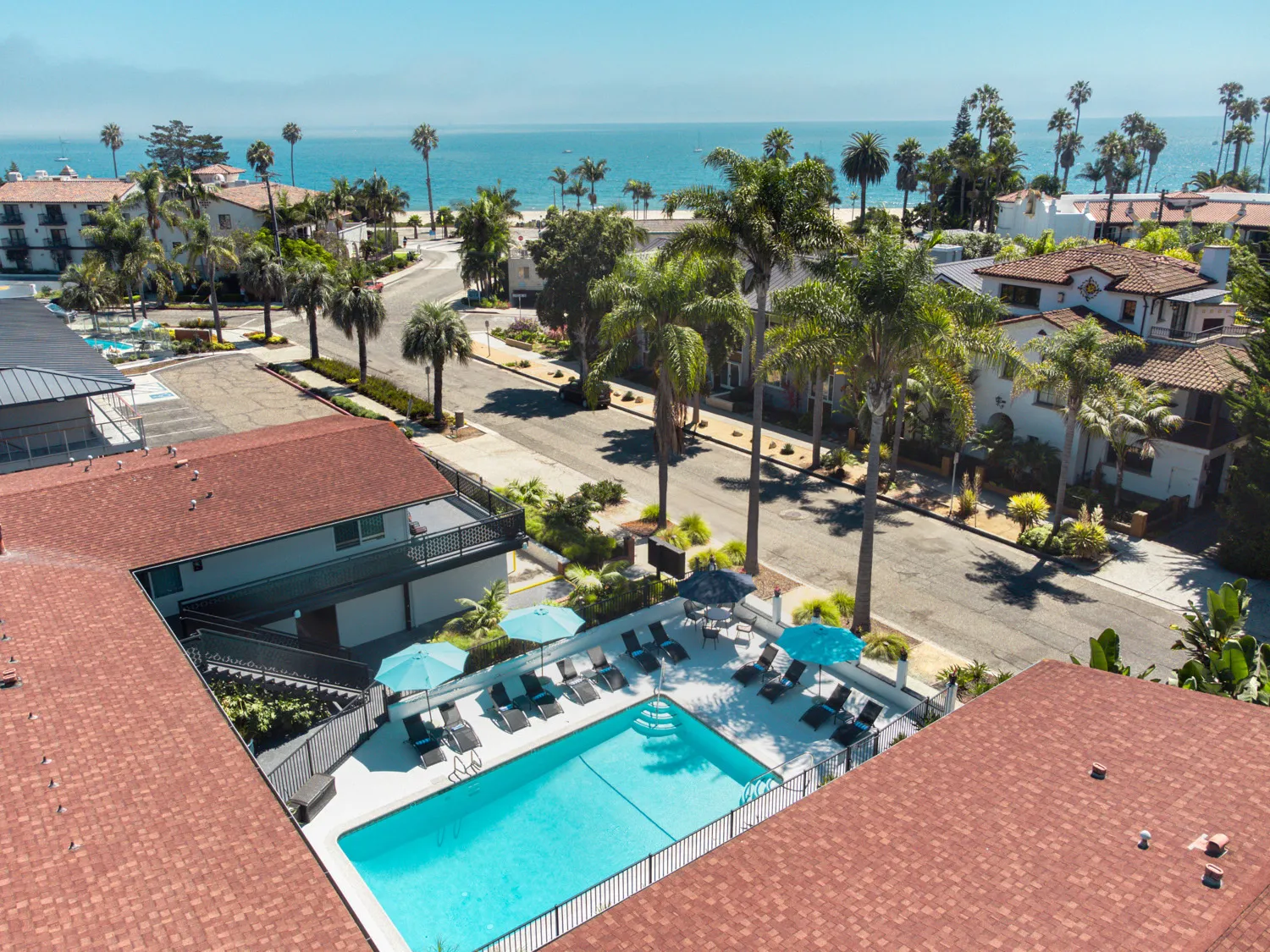 Pacific Crest Hotel, steps from East Beach in Santa Barbara